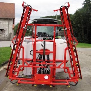 Nesené plošné postřikovače AGS