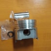 Píst + pístní kroužky + čep + segrovka pro motor Perkins S753, Shibaura P17F STD + 0,50 mm SADA