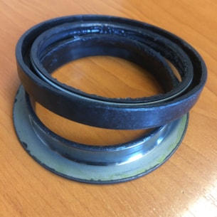 Gufero nápravy 62x82x14 Kioti CK22, CK3310, CX2510svislého čepu