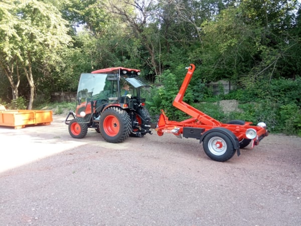 Kioti-CK4010CH-nosic-kontejneru