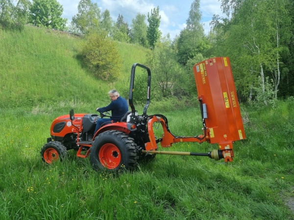 Kioti-CK4030-s-mulcovacem-Tierre-MiniTCL-160