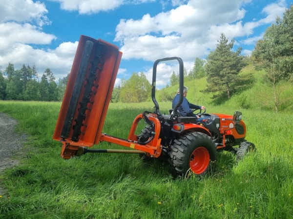 Traktor-Kioti-CK4030-s-mulcovacem-Tierre-MiniTCL-160
