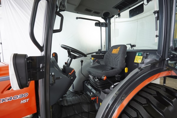 Traktor-Kioti-CK4030CH11