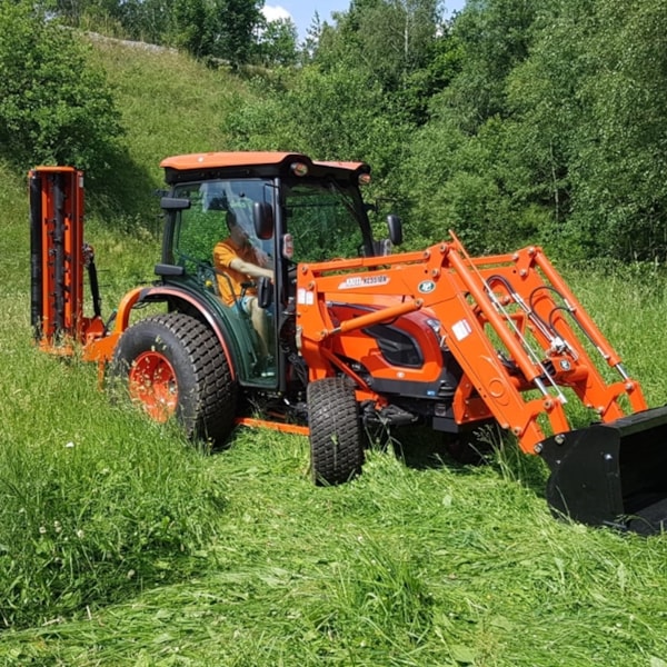 Traktor-Kioti-DK6020-HST-s-mulcovacem-Tierre-Mini-TCL-160.jpeg