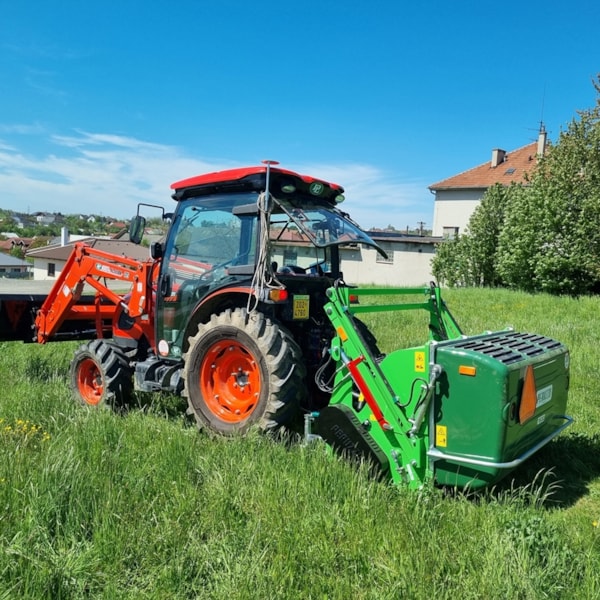 Traktor-Kioti-DK6020CH-a-mulcovac-se-sberem