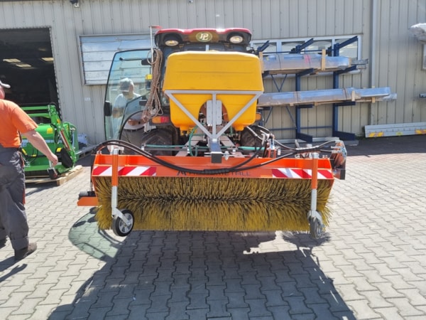 Traktor-Kioti-DK6020CH-s-kartacem-Agrometall-1850
