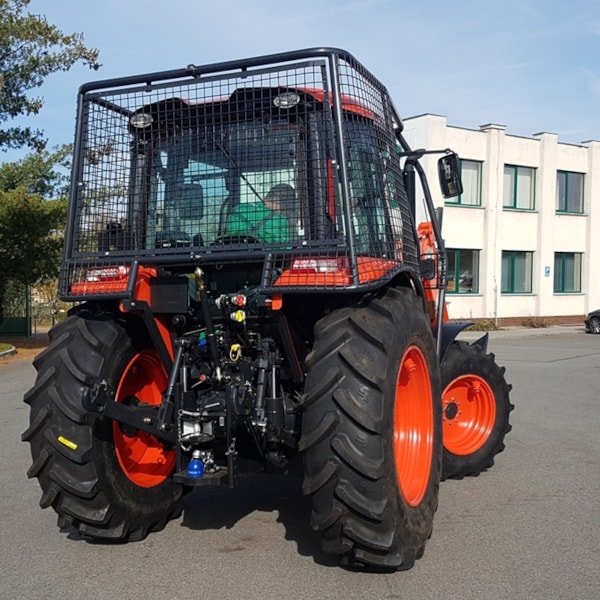 Traktor-Kioti-PX1053-pripraveny-do-lesa1