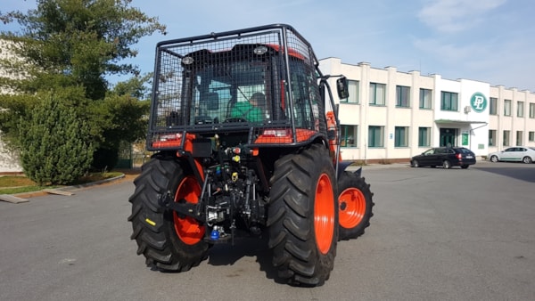 Traktor-Kioti-PX1053-pripraveny-do-lesa1