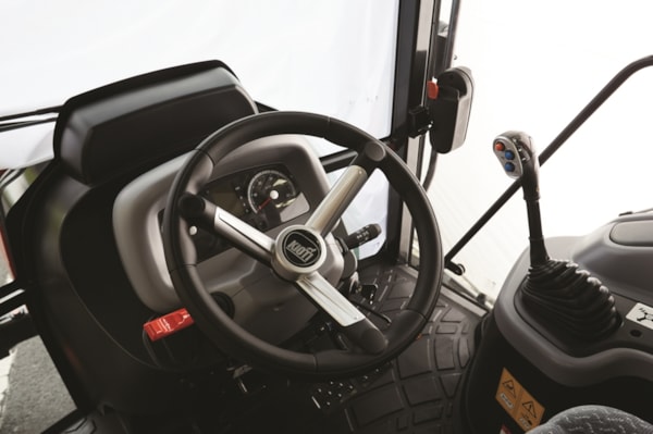 Traktor-Kioti-PX30-interier7