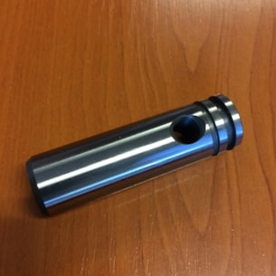 Čep přední nápravy Kubota B7001 spodní