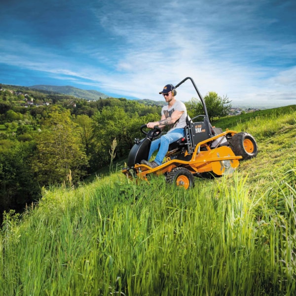 AS-Motor_AS_1040_YAK_4WD_Steilhang_live_web
