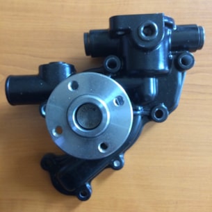 Vodní pumpa Yanmar motor 3TNE82