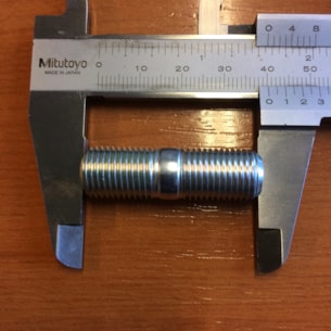 Svorník šroub M12 přední kolo Kubota