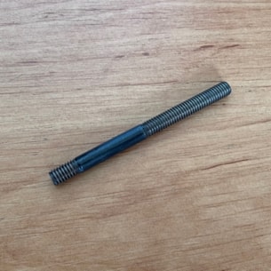 Svorník motoru Kubota Z482