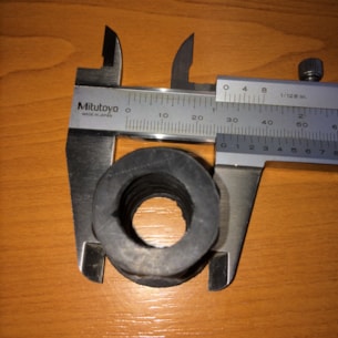 Průchodka sloupku řízení Kubota B