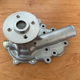 Vodní pumpa Shibaura N843, Perkins 103-12