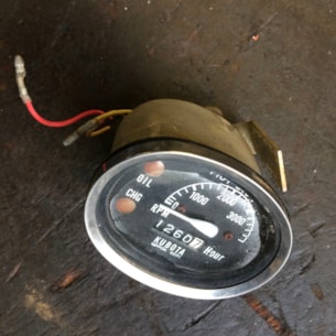 Otáčkoměr s počitadlem Kubota L1 - použitý