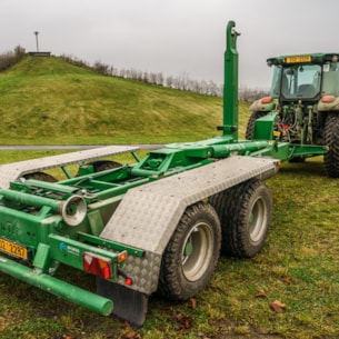 Traktorový nosič kontejnerů Portýr 14.10