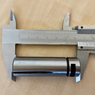 Čep přední nápravy Kubota B6000, B7000 spodní