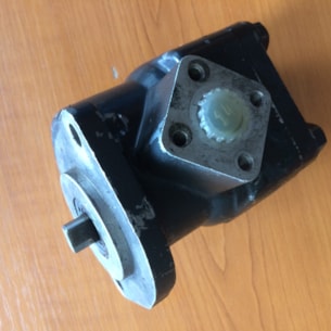 Čerpadlo hydrauliky Kubota L02 použité