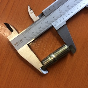 Šroub předního kola Kubota B