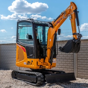 Force 326 minibagr 2600 kg