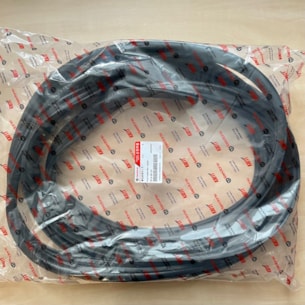 Těsnění skla dveří traktory Kioti CX2510