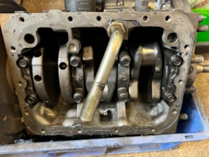Polomotor Mitsubishi S3L použitý