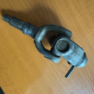 Kloub nápravy B7000 použitý