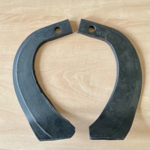 Nůž rotavátoru 28x10x210 díra 12 mm 1 pár