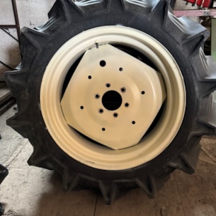 Kola malotraktoru Yanmar YM1610 S zadní cena za pár