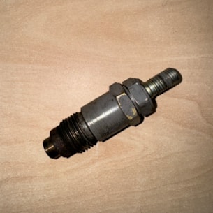 Vstřikovač motoru Shibaura S723 použitý