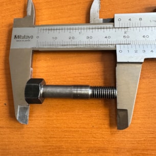 Šroub ojnice Yanmar 3T75 použitý