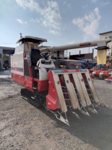Kombajn pásový Yanmar GC558