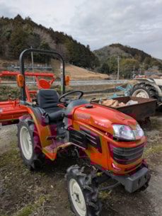 Malotraktor KUBOTA JB16DT poškozený