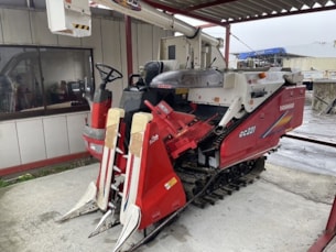 Kombajn pásový Yanmar GC221