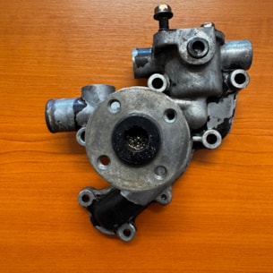 Vodní pumpa Yanmar 3TNE82 použitá