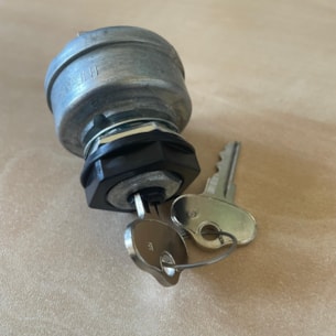 Skříňka spínací se žhavením s klíčky 2 ks