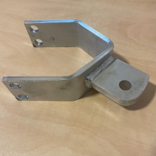 Výpalek 00002 Třmen táhla závěsu P15-17 pozinkovaný