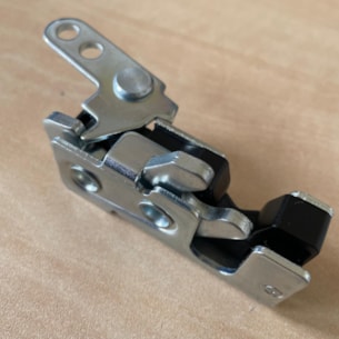 Zámek dveří Kioti K9 2400