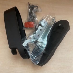 Klika s vložkou zámku levých dveří Kioti DK6020