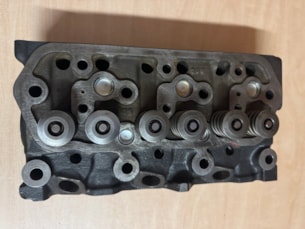 Hlava motoru Hinomoto E2304 MS142