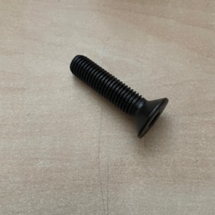 Šroub DIN7991 břitu 19x203x2130 pro lopatu nakladače RX8040